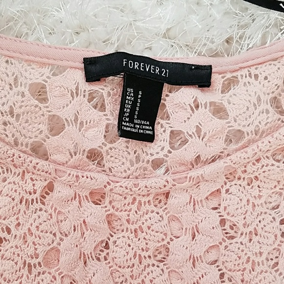 Very pretty peach sleeveless top, size small - Picture 3 of 4